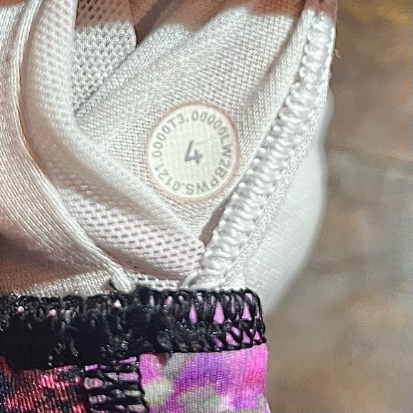 Lululemon Energy Sports Bra Abstract Pink Purple Black Crossback Size 4 - Picture 6 of 6
